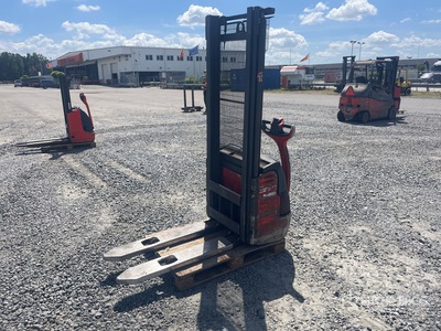 2005 Linde L12 Electric Stacker