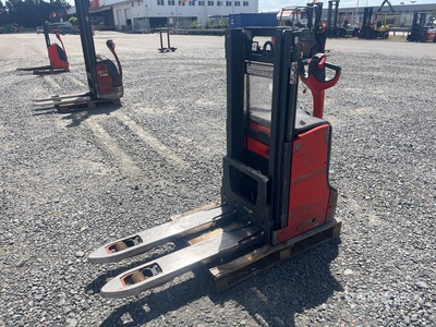 2021 Linde D08 Electric Stacker