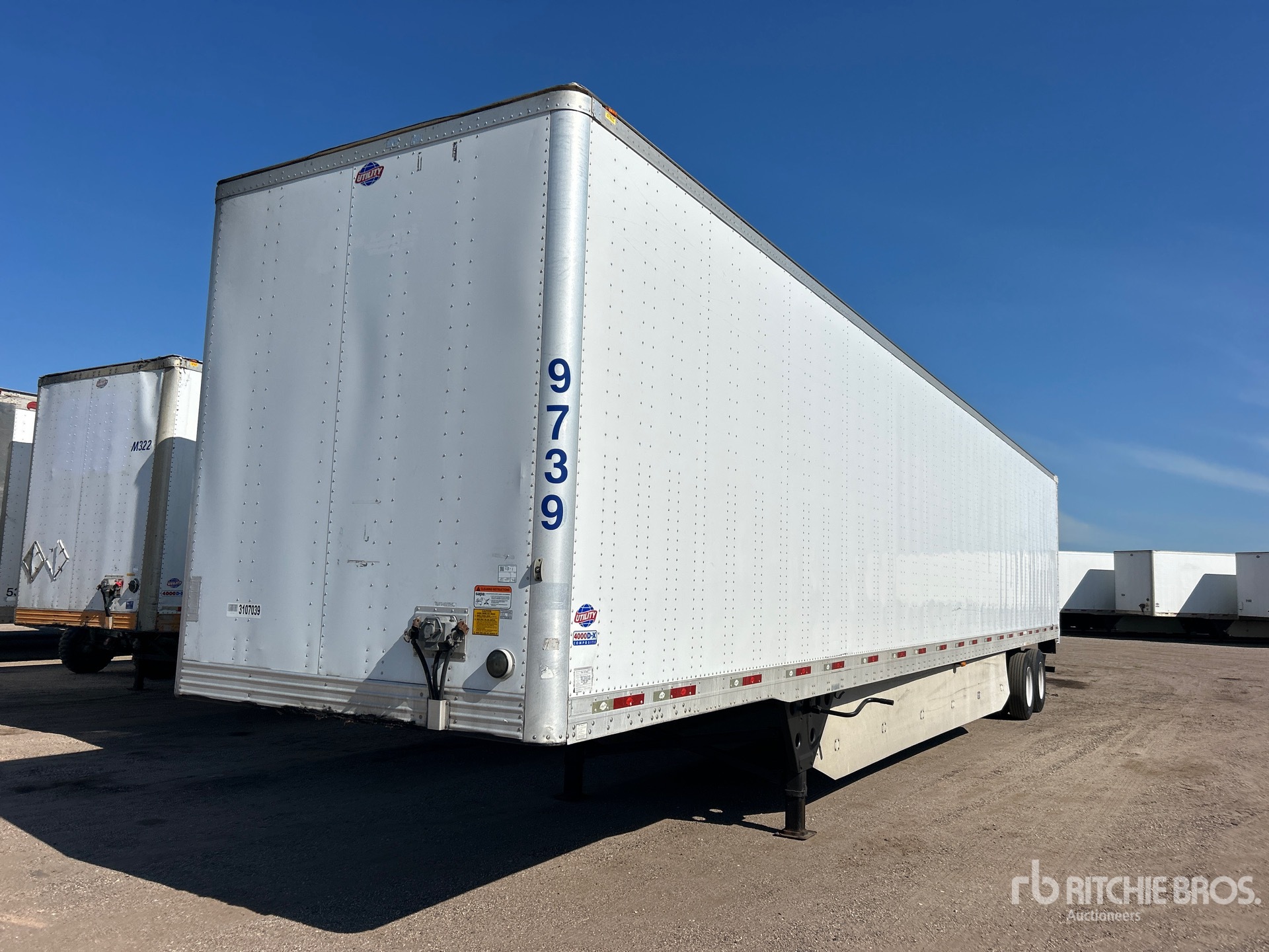 2015 Utility VS2DX 53 ft x 102 in T/A Van Trailer