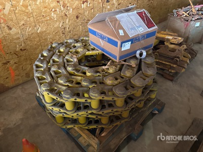 Quantity of (2) Excavator Chains بنود متنوعة - قطع المعدات