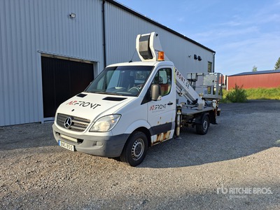 2009 Mercedes-Benz Sprinter TB220 Bucket Truck