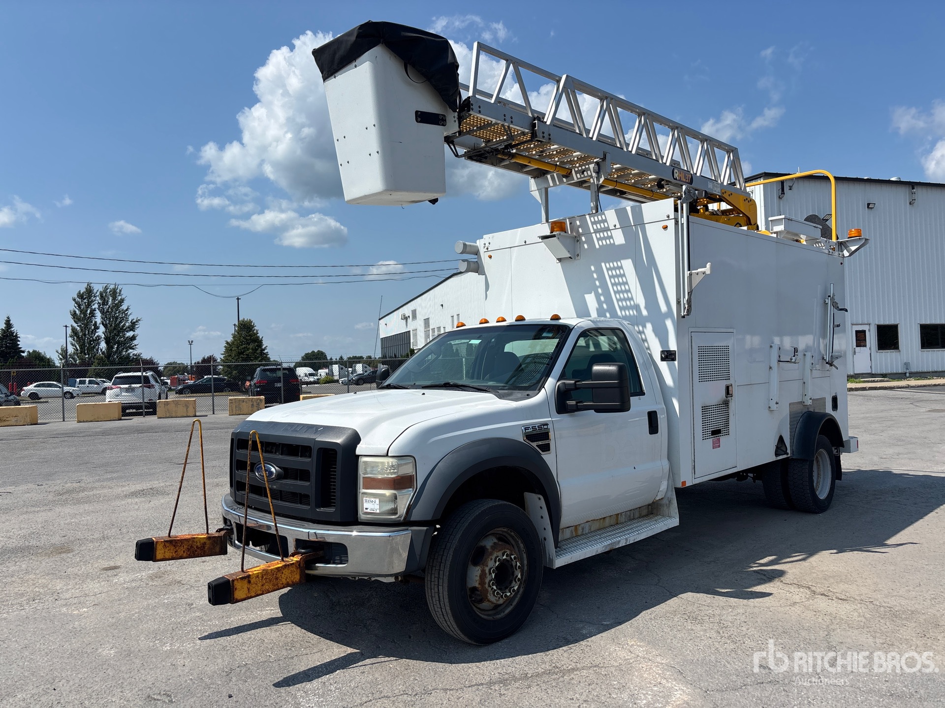 2010 RH RHL37 33 ft on 2010 Ford F-550 XL 4x2 Van Mounted Aerial Lift