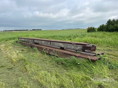 Quantity of (4) Wood & Steel Beams Divers - Magasin, entrepôt, consommateur