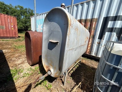 Quantity of (2) Westeel Used Oil Réservoir