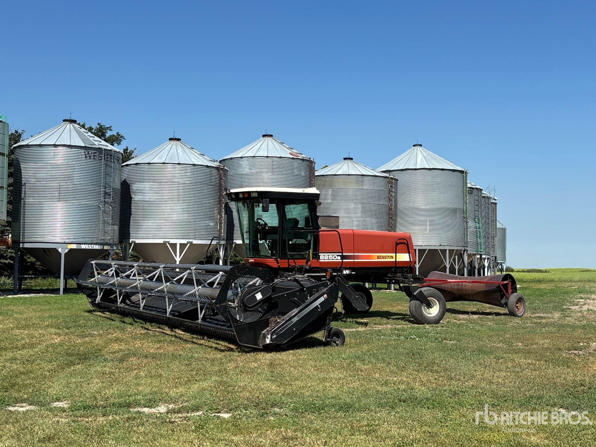 2002 Hesston 8250S 30 ft Swather Windrower