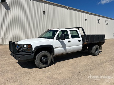 2006 GMC 3500 4x4 شاحنة مسطحة