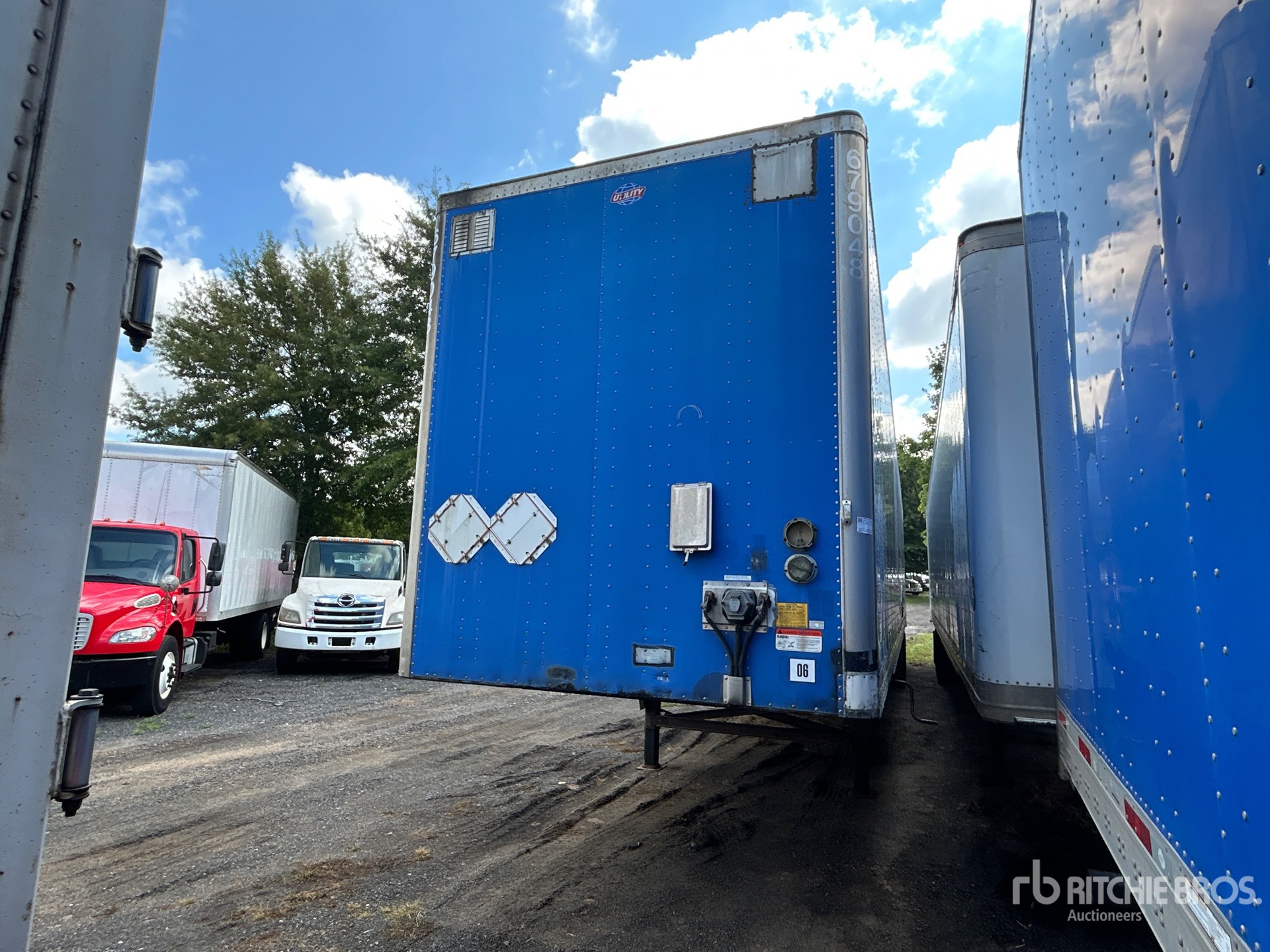 2014 Utility 53 ft x 102 in T/A Van Trailer