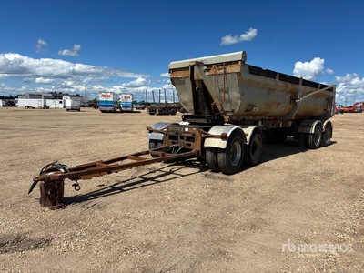 2009 Arnes 26 ft Quad/A Turntable Hinterkipper