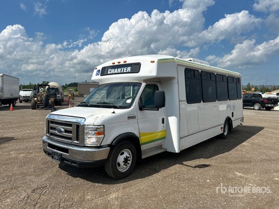 2017 Ford E-450 Super Duty 4x2 16-Seat Mini Bus
