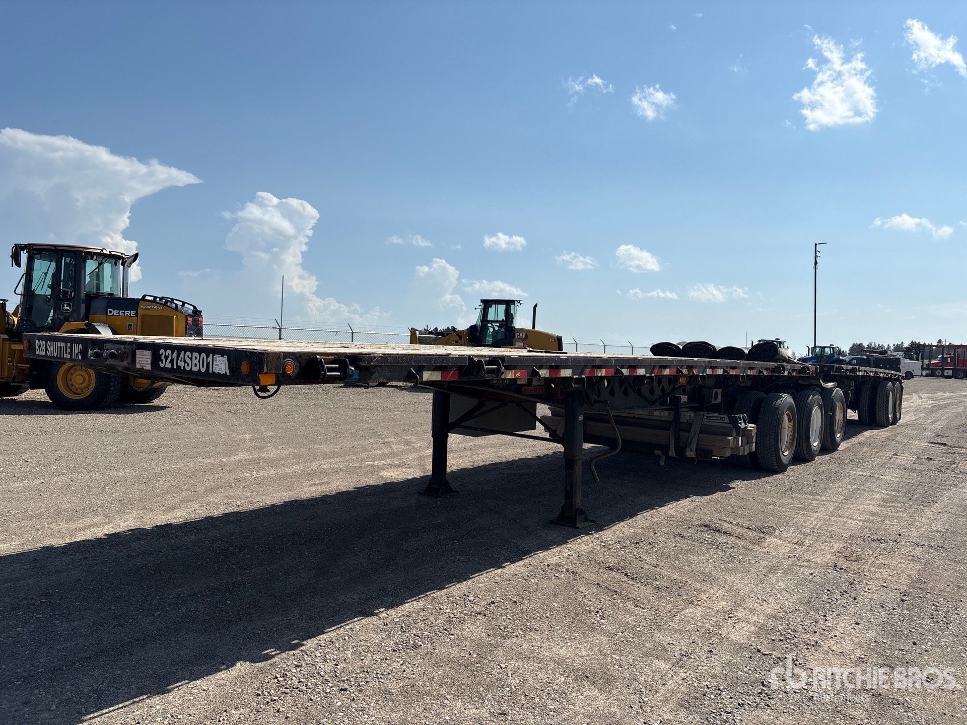 2014 Doepker 28 ft B-Train Lead Flatbed Trailer