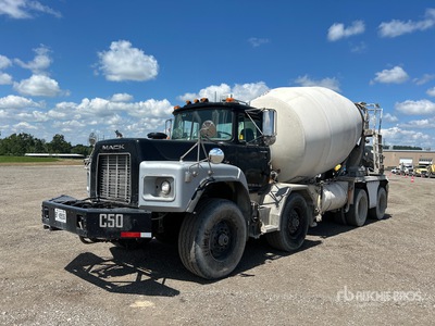 2002 Mack RB690S 8x4 Twin-Steer Mixer Truck
