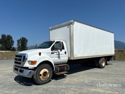 2013 Ford F-750 4x2 Van Truck