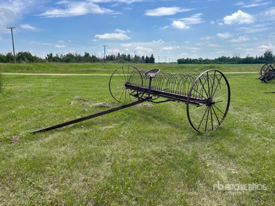 Antique Horse Drawn Hay Rake Varios equipamientos de agricultura