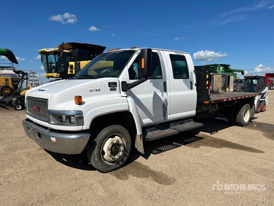 2007 GMC 5500 4x2 Crew Cab شاحنة مسطحة
