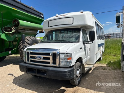 2012 Ford E-450 4x2 13-Seat Transit Bus