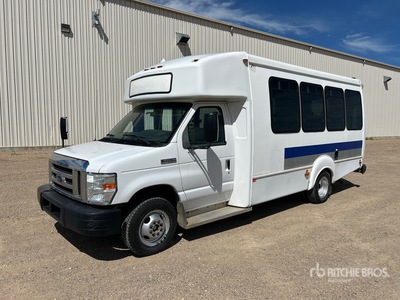 2012 Ford E-450 4x2 13-Seat Transit Bus