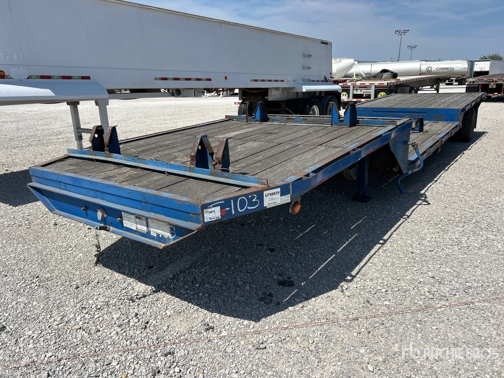 1990 Falcon 35 ft S/A Equipment Trailer