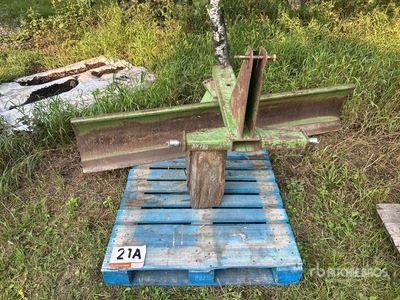 John Deere 45 7 ft 3 Point Hitch Blade