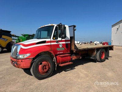 2005 International 4200 SBA 4x2 Flatbed Truck