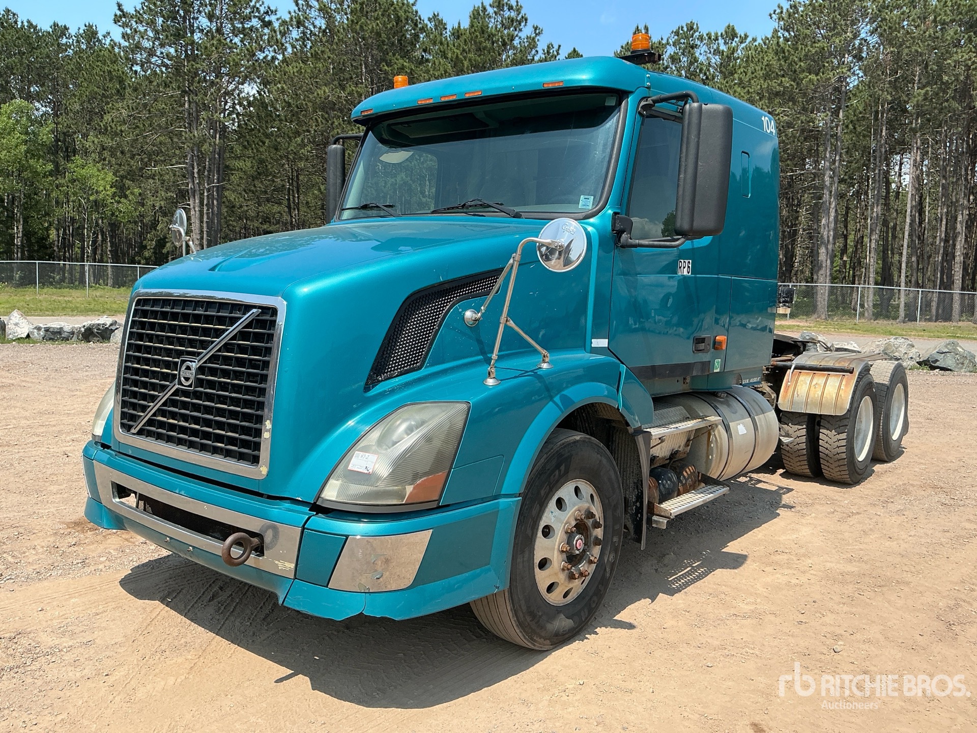 2007 Volvo VNL 6x4 T/A Sleeper Truck Tractor
