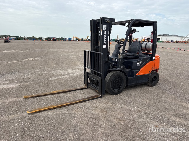 2018 Doosan G25N-7 4600 lb Pneumatic Tire Forklift