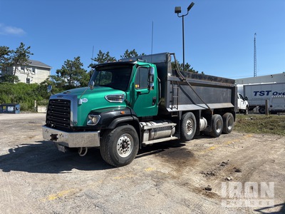 2017 Freightliner 8x4 Camion à benne basculante Tri/E