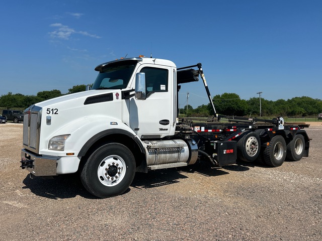 2023 Kenworth T880 8x4 Roll-Off Truck
