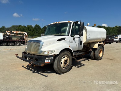 2006 International 4300 Camion cisterna de agua