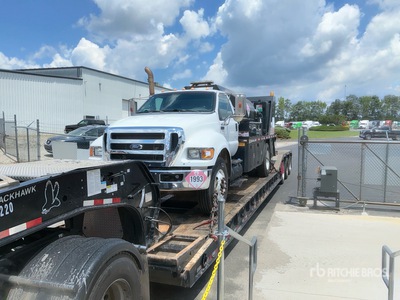 2013 Ford F-750 4x2 Service Truck