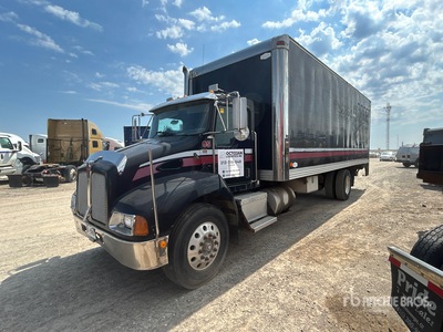 2005 Kenworth T300 4x2 Camion fourgon (Inoperable)