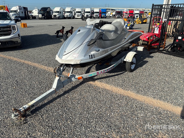 2009 Yamaha VX Cruiser 10 ft Jet Boat w/ Karavan Trailer