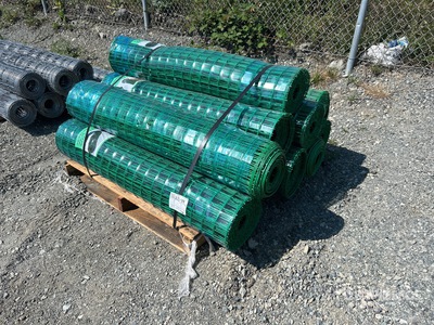 Quantity of (10) x 4 ft 4 in Green Vinyl Coated Lawn سياج