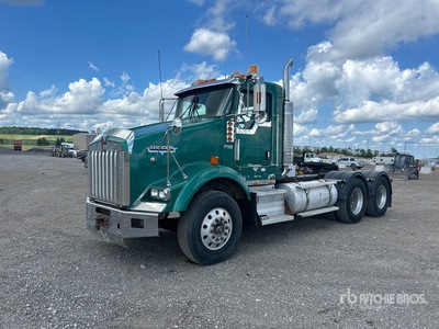 2005 Kenworth T800 6x4 T/A Day Cab Truck Tractor