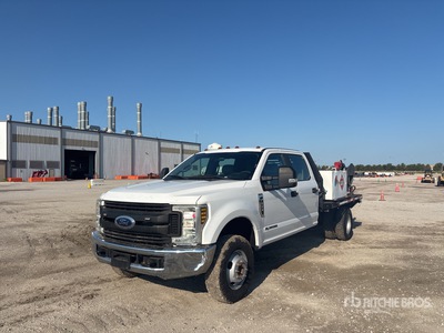 2019 Ford F-350 4x4 Crew Cab Flatbed Truck