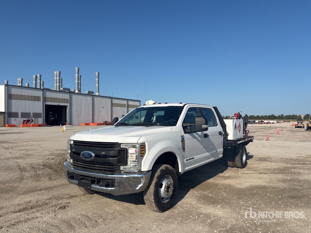 2019 Ford F-350 4x4 Crew Cab Flatbed Truck