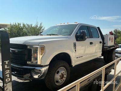 2019 Ford F-350 平台トラック