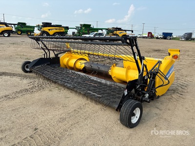 2010 MacDon 14 ft Combine Pickup Header