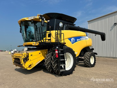2010 New Holland CR 9070 Combine Harvester
