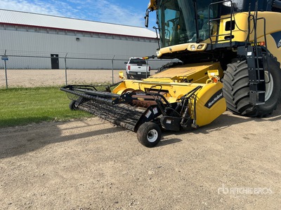 New Holland 76C 14 ft Combine Pickup Header