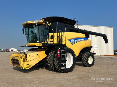2012 New Holland CR9090 Combine Harvester
