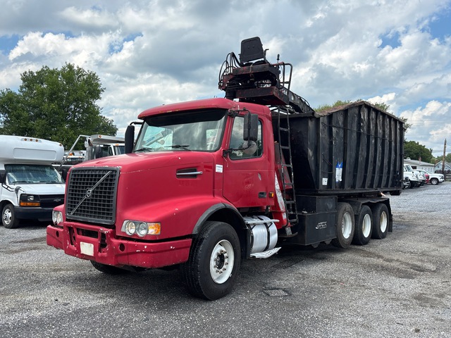 Prentice 124 Grapple Boom on 2006 Volvo VHD 8x4 Roll-Off Truck