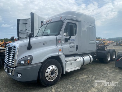 2018 Freightliner Cascadia 125 6x4 T/A Sleeper Truck Tractor
