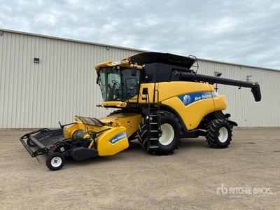New Holland CR 9070 Combine Harvester