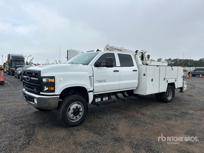 2022 Chevrolet Silverado 5500HD 4x4 Crew Cab Service Truck