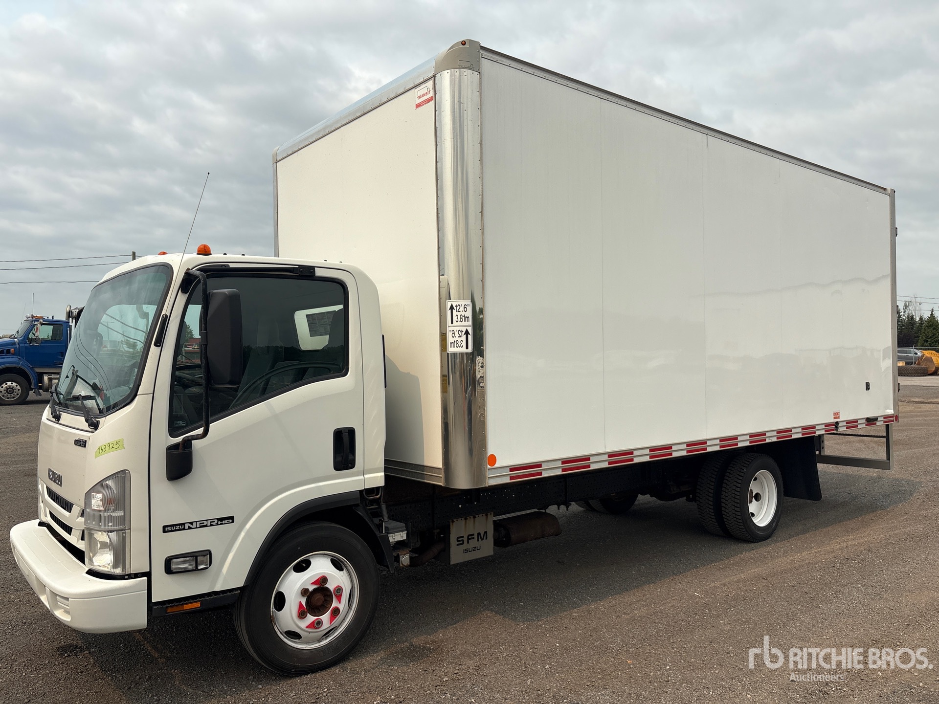 2020 Isuzu NPR 4x2 Van Truck