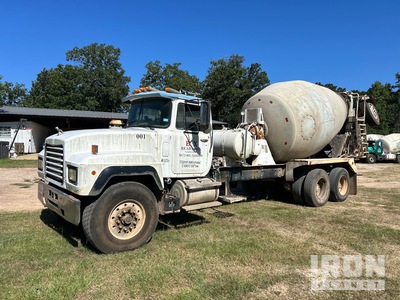 1997 Mack RD690S 8x4 Mixer Truck