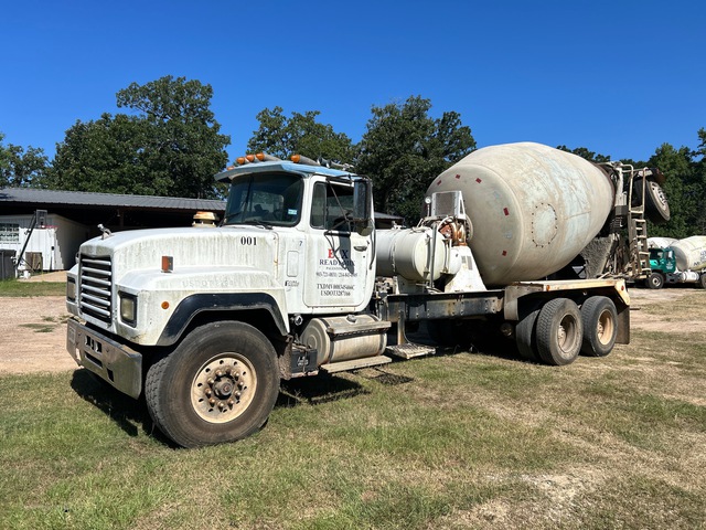 1997 Mack RD690S 8x4 Mixer Truck