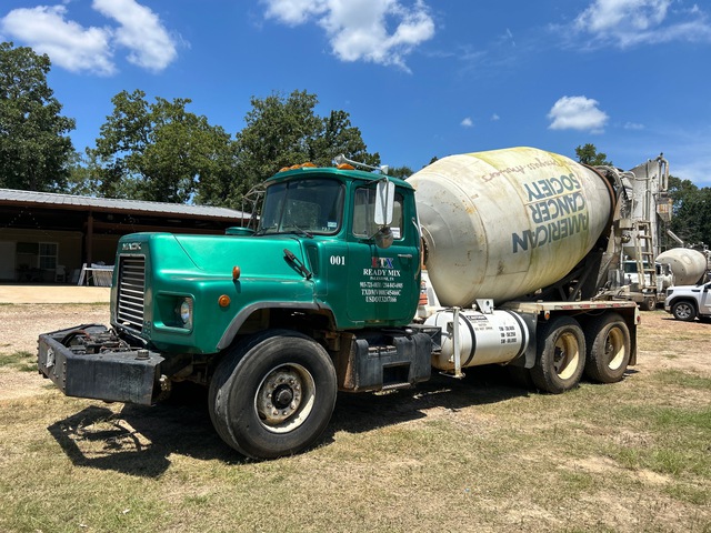1999 Mack DM690SX 6x4 Mixer Truck