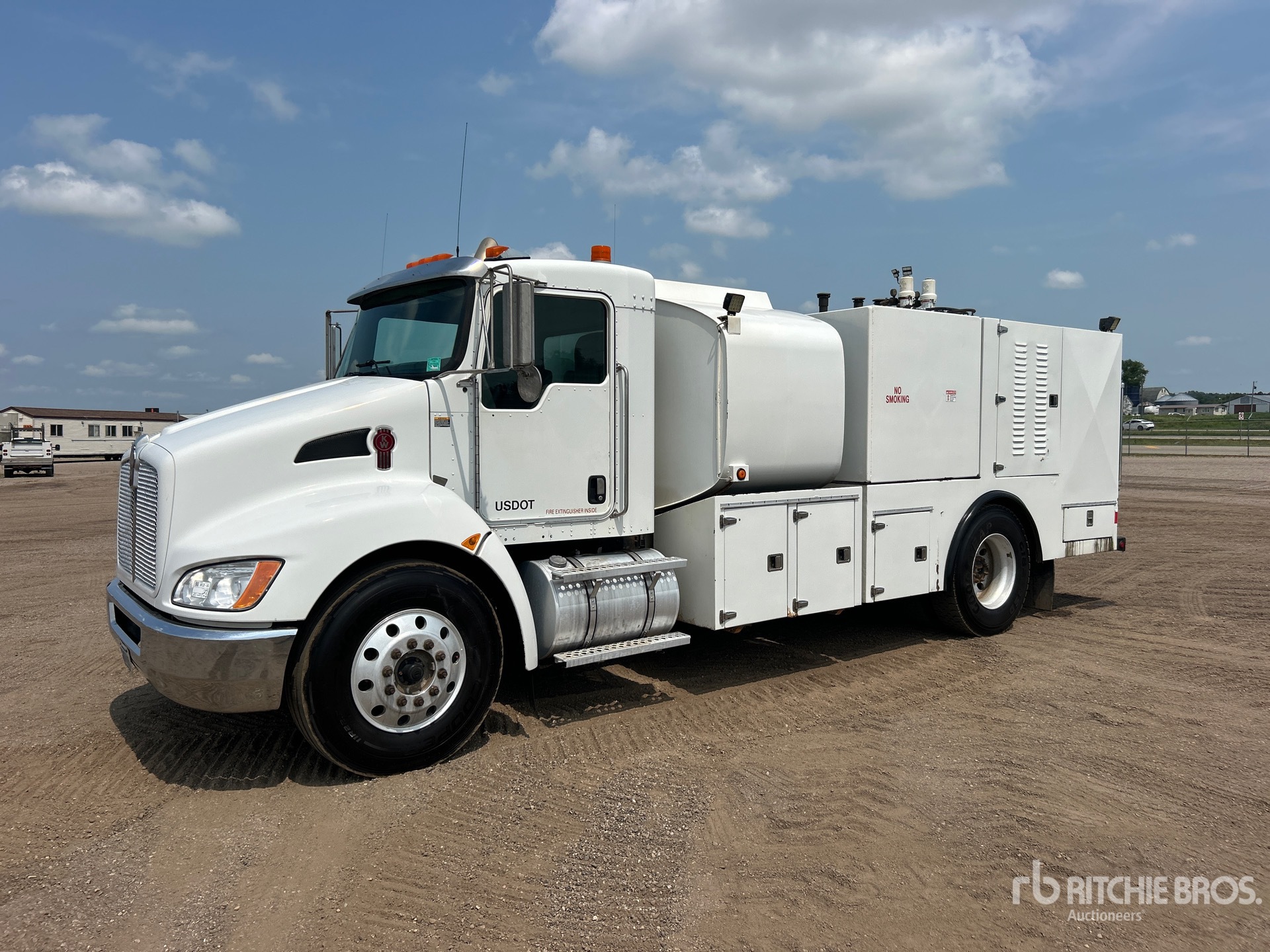 2009 Kenworth T300 4x2 Fuel and Lube Truck