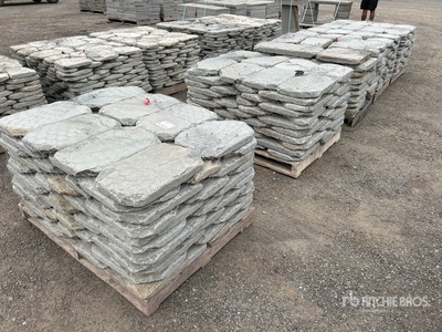 Quantity of (5) Pallets 2 in Tumbled Garden Path 造園機械